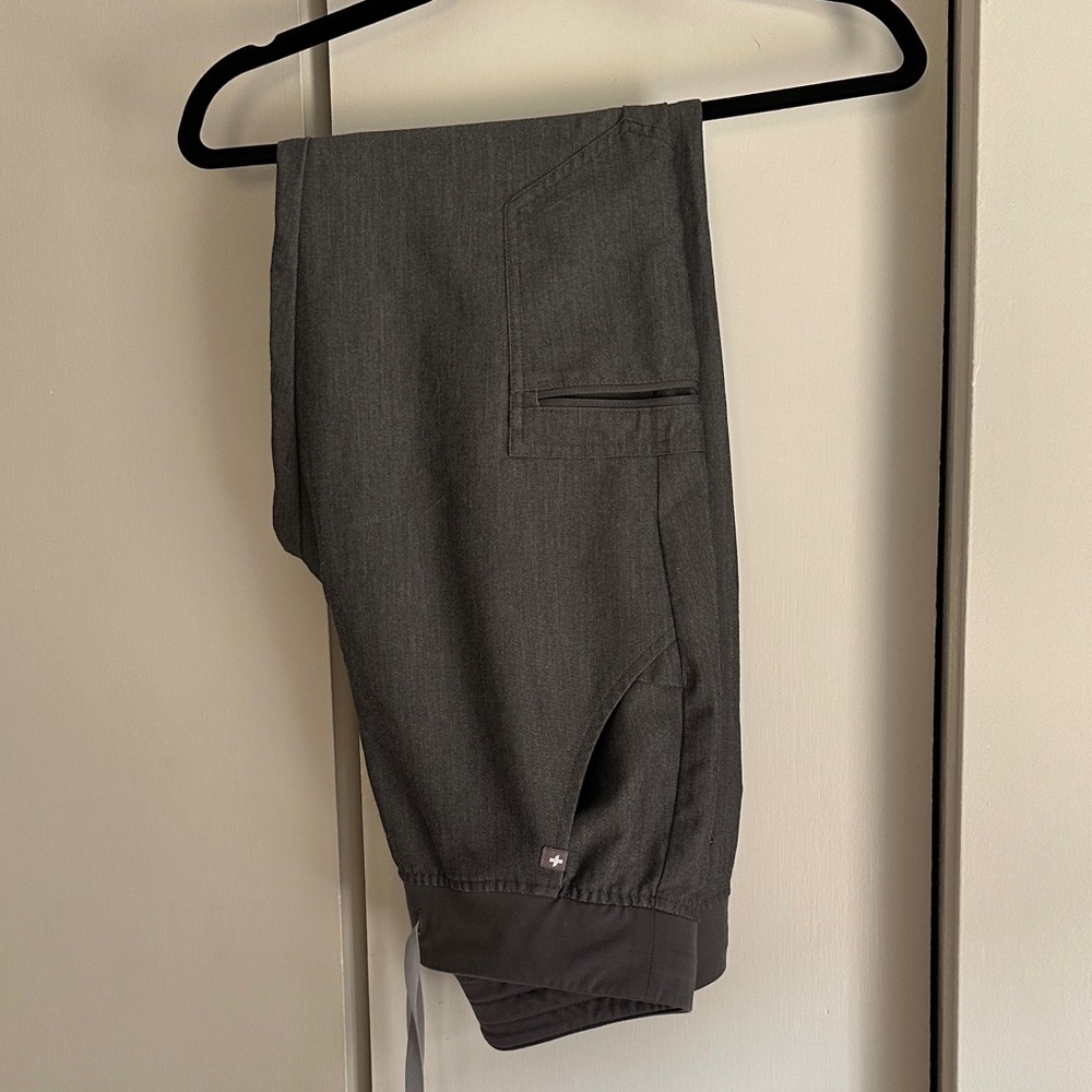 Figs Zamora scrub pants in Graphite